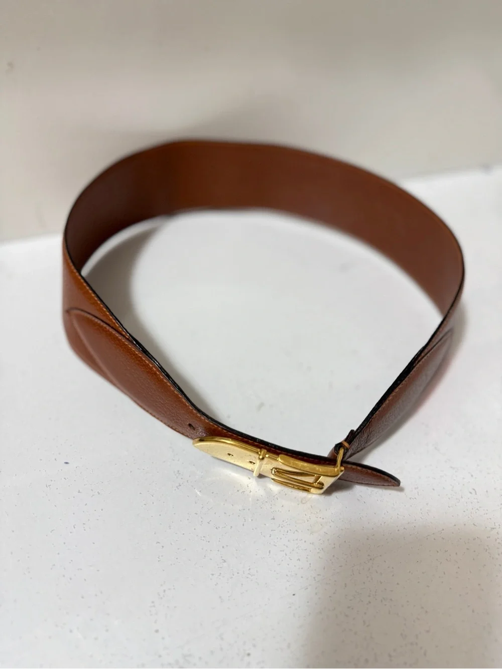Gucci Brown Leather Belt with Gold Buckle in great conditions